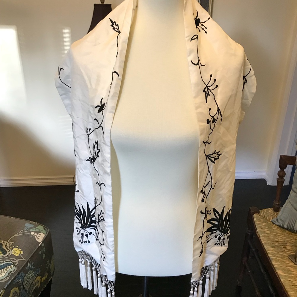 Scarf White House Black Market